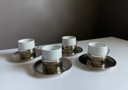 Espresso kaffekopper i porselen og forkrommet metall