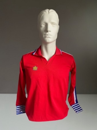 Rød fotballskjorte/ drakt str S - ADMIRAL England 1970 tallet