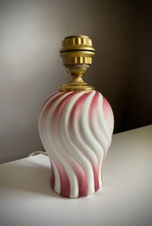 Swirl Candy bordlampe i porselen - SEGO Sverige 1980 tallet