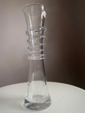 Chicas langhalset vase kunstglass - Norsk design 