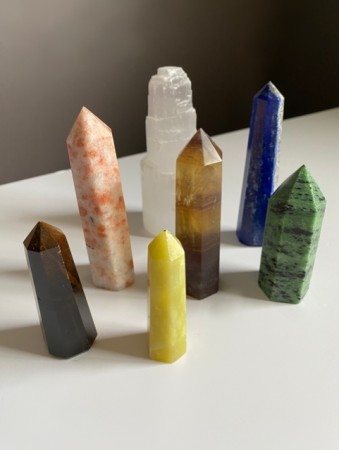 Slipte krystaller mineraler naturstein