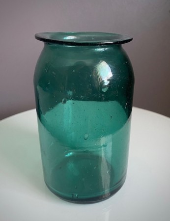 Antikk krukke/ vase i havgrønt glass