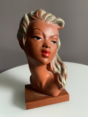Kvinnebyste/ figur i keramikk/ terrakotta - 1950/60 tallet