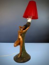 Kitsch tidstypisk eksotisk aktfigur bordlampe i gips med tivoli lampeskjerm - 1960 tallet thumbnail
