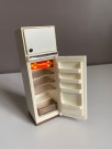 Lundby dukkehus møbel 1:18 - hvitt kjøleskap 1970/ 80 tallet thumbnail