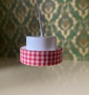 Lundby dukkehus møbler tilbehør 1:18 - kjøkkenlampe hvit/rødrutet taklampe (6124) 1980 tallet thumbnail