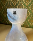 Husengel vase/ telys i hvit spettet kunstglass- Vivvi-Ann Huse Magnor Glassverk Norge Norway thumbnail