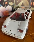 Hvit Lamborghini Countach modellbil 1:18 Burago Italia Italy 1988 thumbnail