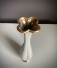 Høyhalset vase i keramikk med gullkant - AWF Arnold Wiigs Fabrikker Halden Norge 1950/60 tallet thumbnail