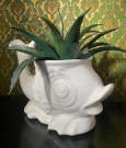 Stor hvit potteskjuler blomsterpotte krukke fisk karpe glasert steingods thumbnail