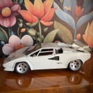 Hvit Lamborghini Countach modellbil 1:18 Burago Italia Italy 1988 thumbnail