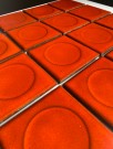 Mindre rød/ mørk oransje glaserte keramiske fliser - Japan 1960/ 70 tallet thumbnail