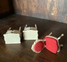 Lundby dukkehus tilbehør 1:18 romantisk rokokkomøbler nattbord/kommode og stol 1950/60-tallet thumbnail