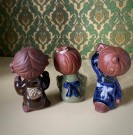 Små barnefigurer i glasert terrakotta/ keramikk Japan 1970/ 80-tallet thumbnail