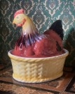 Påskedekor stor egghøne i glasert porselen thumbnail