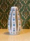 Hvit håndmalt/ handpainted silkscreen vase - Turid G. Oliver Figgjo Norway Norge 1960 tallet thumbnail