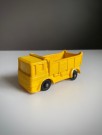 TOMTE bil gul Leyland Tipper lastebil modell no 750/ 26 - Lærdal Stavanger Norway 1970 tallet thumbnail