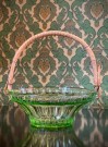 Skål med hank i grønt transparent uranium pressglass 1950/ 60-tallet 1950/ 60 tallet thumbnail