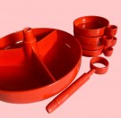 Serveringsfat i rød plast - England, 1970 tallet thumbnail