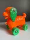 Dra/ trekk leke oransje/ grønn hund i plast - GDR Tyskland 1970 tallet thumbnail