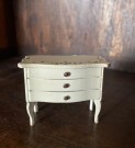 Lundby dukkehus tilbehør 1:18 romantisk rokokkomøbler hvit kommode 1950/60-tallet thumbnail
