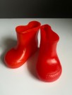 Røde latex/ vinyl/ myk plast dukkesko/ boots/ støvler nr 6 - 1960 tallet thumbnail
