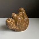 Brunglasert steingods/ keramikkfigur bjørn - Kåre Berven Fjeldsaa Stavanger Flint/ Figgjo Norge 1950/ 60 tallet thumbnail