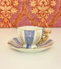 Mocca/ mokka kaffekopp kuvert med luster glasur, blomstermotiv og gulldekor thumbnail