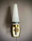 Lampett med kuppel i hvitt opalin glass - 1950 tallet thumbnail