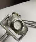 Kjøkkenutstyr/ kjøkkentøy kake/ baketrinser i stål og aluminium- Høyang Norge 1950 tallet thumbnail
