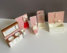 Lundby dukkehus møbler 1:18 - rosa baderomsinnredning 1970/ 80 tallet thumbnail