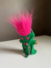 Lykketroll i drakedrakt thumbnail