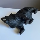 Sort skogsbjørn håndlaget trefigur  thumbnail
