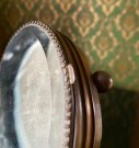 Art Deco antikk ovalt smykkeskrin i bronse med kuleføtter og hengslet glasslokk - 1900 tallet thumbnail
