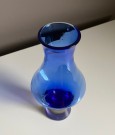 Vase i blått/ transparent kunstglass - Magnor Glassverk Norge, 1960 tallet thumbnail