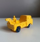 TOMTE bil gul Jeep service vinylplast modellbil nr 17 - Lærdal Stavanger Norway 1960/ 70 tallet thumbnail