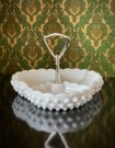 Hobnail pattern glass serveringsskål/ fat i melkehvitt opaline pressglass - Fenton Art Glass Company USA 1970 tallet thumbnail