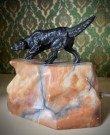Art Deco bordlampe figurlampe alabast stein og patinert metalldekor/ hundefigur 1920-1940 tallet thumbnail