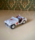 Militært kjøretøy hvit jeep modellbil 814 røde kors logo Tekno Denmark 1960-tallet thumbnail
