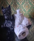 Kitsch terrier decanter/ Karaffel I sort/ hvit glasert porselen - Scotch Black & White Premium Whisky Scotland Skottland thumbnail