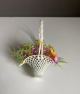 Kitsch dekor/ påskepynt blomsterkurv i plast - Hong Kong 1960 tallet thumbnail