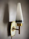 Lampett med kuppel i hvitt opalin glass - 1950 tallet thumbnail