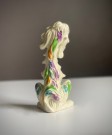 Cartoon kitsch hundefigur i flerfarget glasert steingods thumbnail