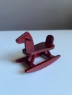 Mini sovedukke 1950 tallet og miniatyr møbler i tre - skala 1:12 thumbnail
