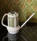 1,5 liters kitsch vann/ blomsterkanne i mosegrønn/hvit plast Wedgwood style- DIALENE Better-Maid England 1960/70 tallet thumbnail