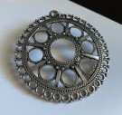 Stort rund tinn anheng - K. M. J. PEWTER Norge thumbnail