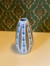 Hvit håndmalt/ handpainted silkscreen vase - Turid G. Oliver Figgjo Norway Norge 1960 tallet thumbnail