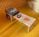 LISA dukkehus møbel tilbehør 1:18- Stereobenk (265) 1980 tallet thumbnail