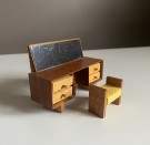 Barton Toys dukkehus møbler tilbehør 1:18 -  Caroline’s Home dressing table sminkebord m/ taburett 1970 tallet thumbnail
