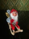 Julepynt piperensnisse rød nisse med slede - 1950/ 60 tallet thumbnail